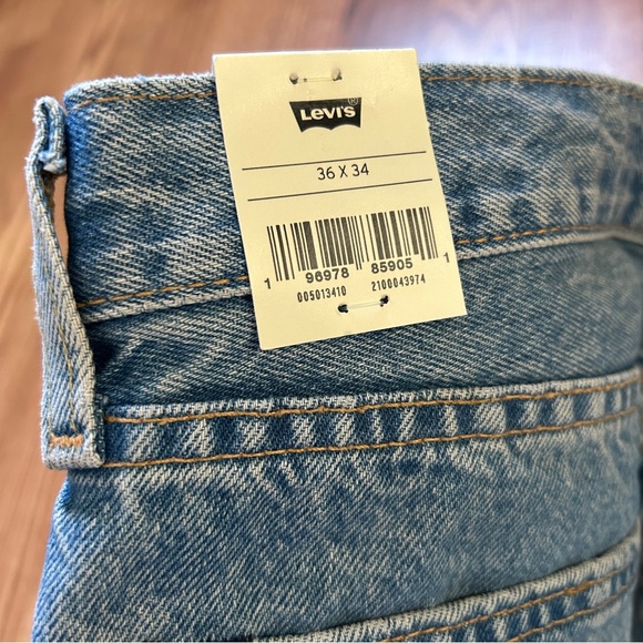 Levi’s men’s 501 lightwash jeans - Picture 3 of 7